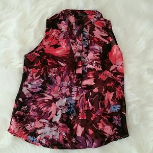 The Limited Sleeveless blouse